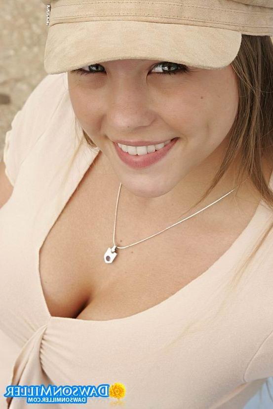 16P cute brunette teen posing outdoor