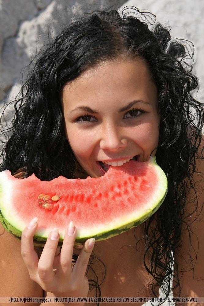 16P Sexy French girl with melon