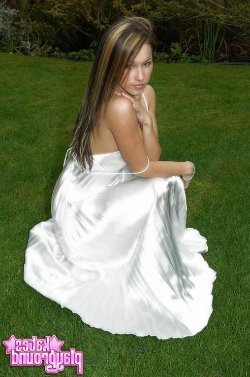 16P sexy brunette teen babe posing outdoor