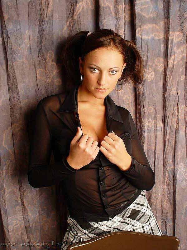 15P Sensual babe in stockings