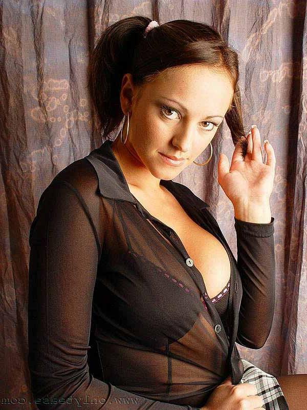 15P Sensual babe in stockings