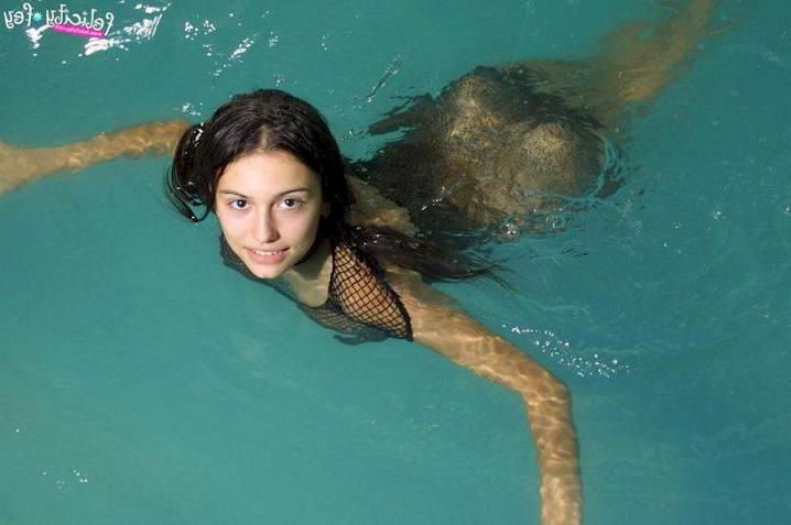 16P Busty teen swimming nude in a pool