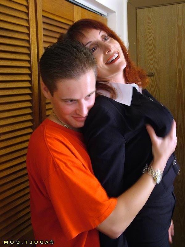 16P Older babe in business suit sucks off two guys
