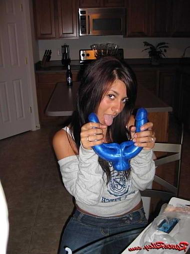 20P Brunette rubs against double dildo