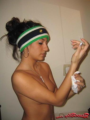 20P Brunette spreads and gets goo face