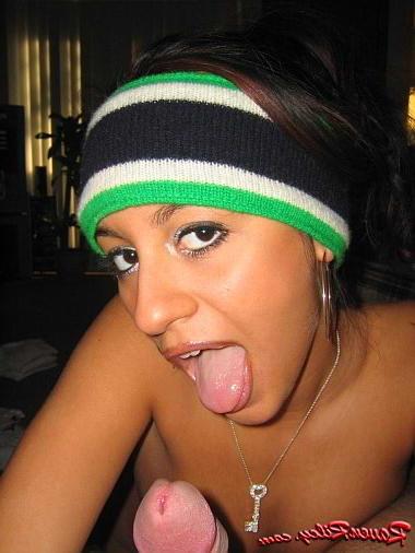 20P Brunette spreads and gets goo face