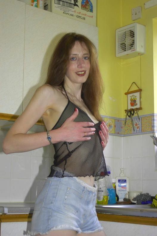16P Kitchen Dildo Mom Wanking Pussy On Counter