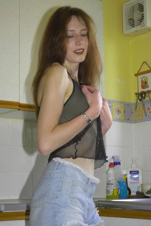 16P Kitchen Dildo Mom Wanking Pussy On Counter