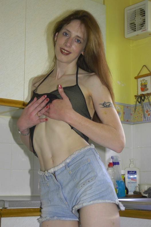 16P Kitchen Dildo Mom Wanking Pussy On Counter