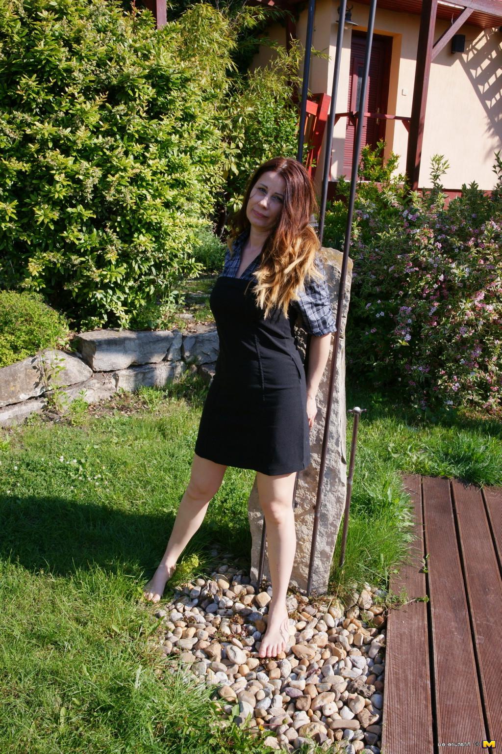 16P Horny housewife playing in her garden