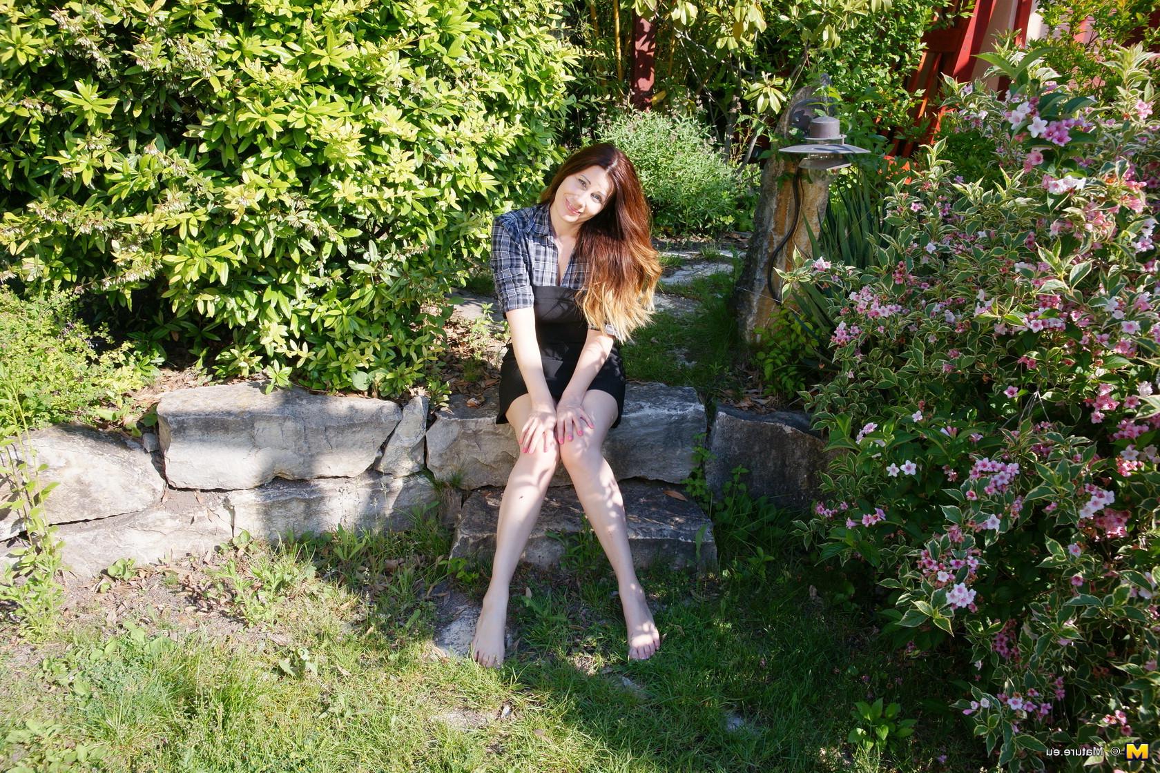 16P Horny housewife playing in her garden