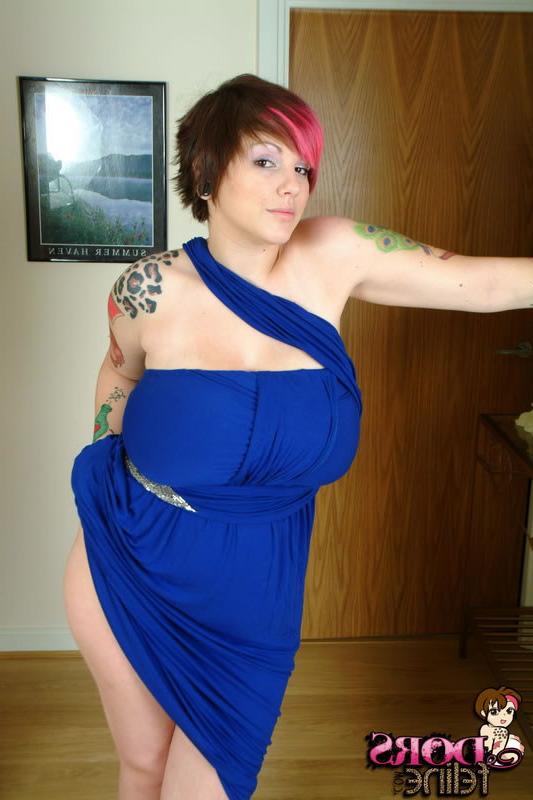 16P Kinky tattooed chick in a sexy blue dress showing her big tits