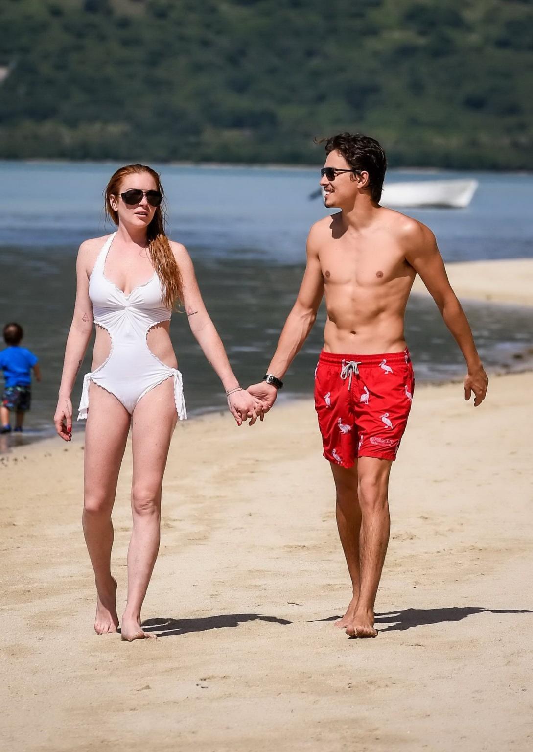 16P Lindsay Lohan busty showing pokies in white swimsuit