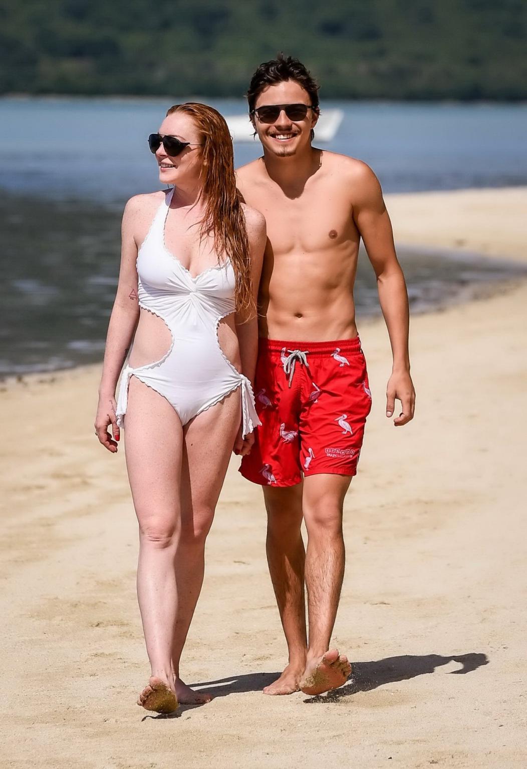 16P Lindsay Lohan busty showing pokies in white swimsuit