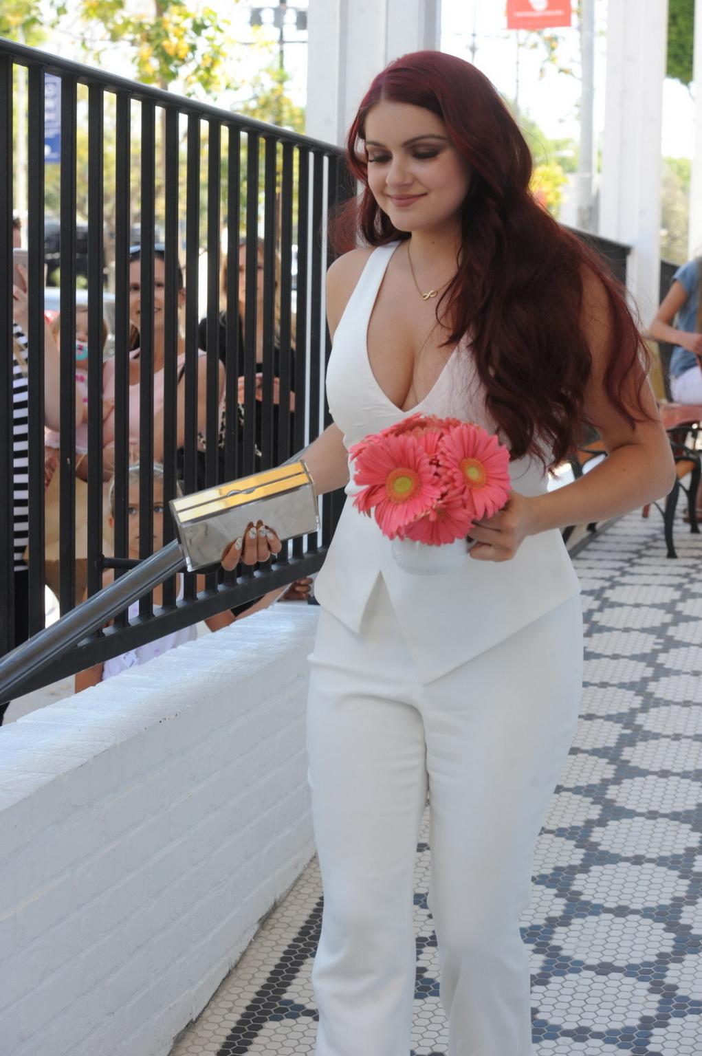 16P Ariel Winter erupting from her skimpy white outfit