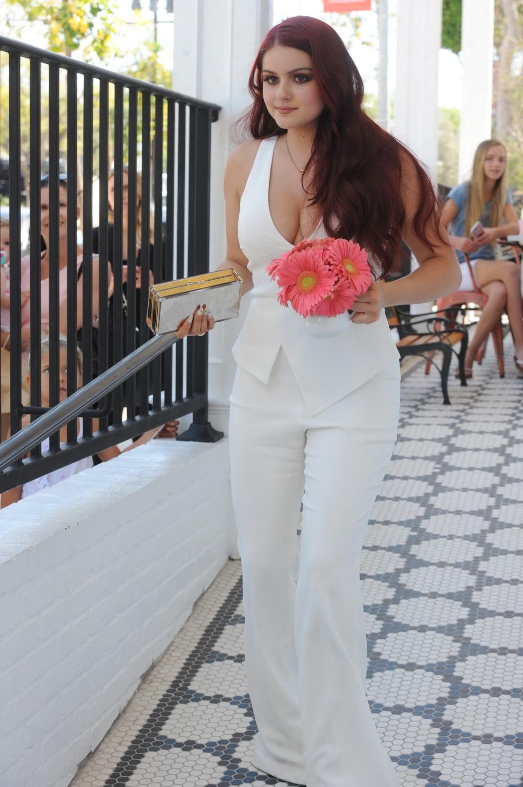 16P Ariel Winter erupting from her skimpy white outfit