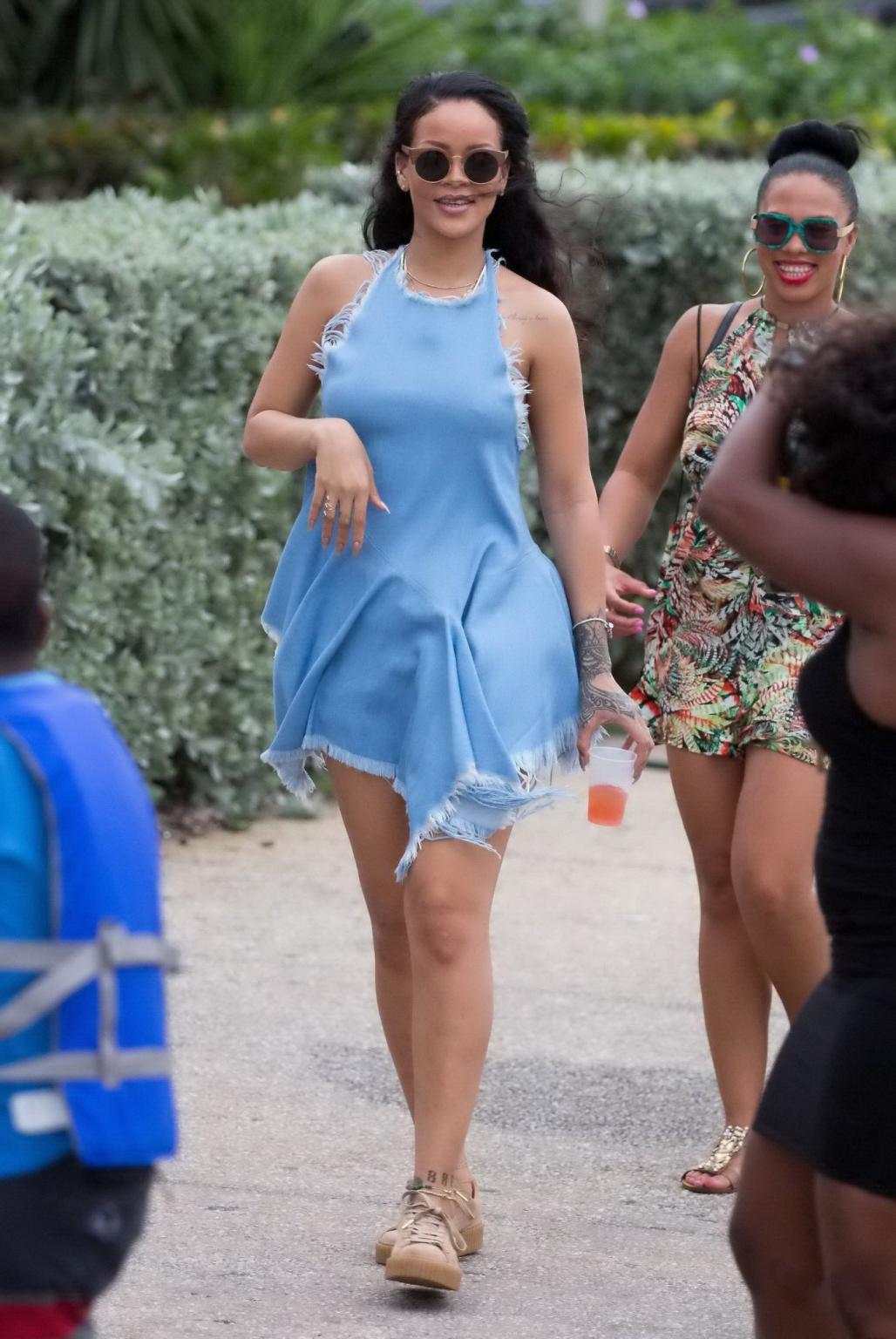 16P Rihanna showing sideboob and pokies in tiny blue dress