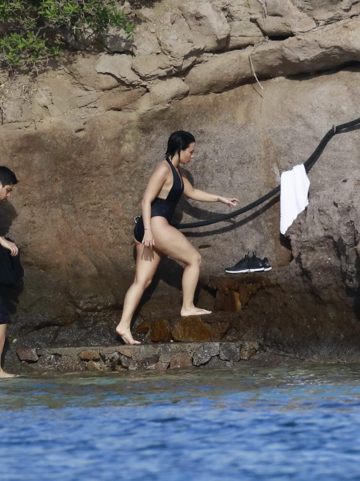 16P Demi Lovato showing her round ass in black swimsuit