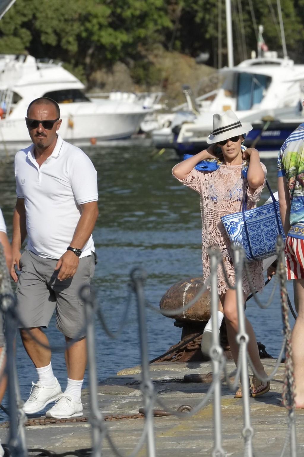 16P Kylie Minogue see through to blue bikini outdoor