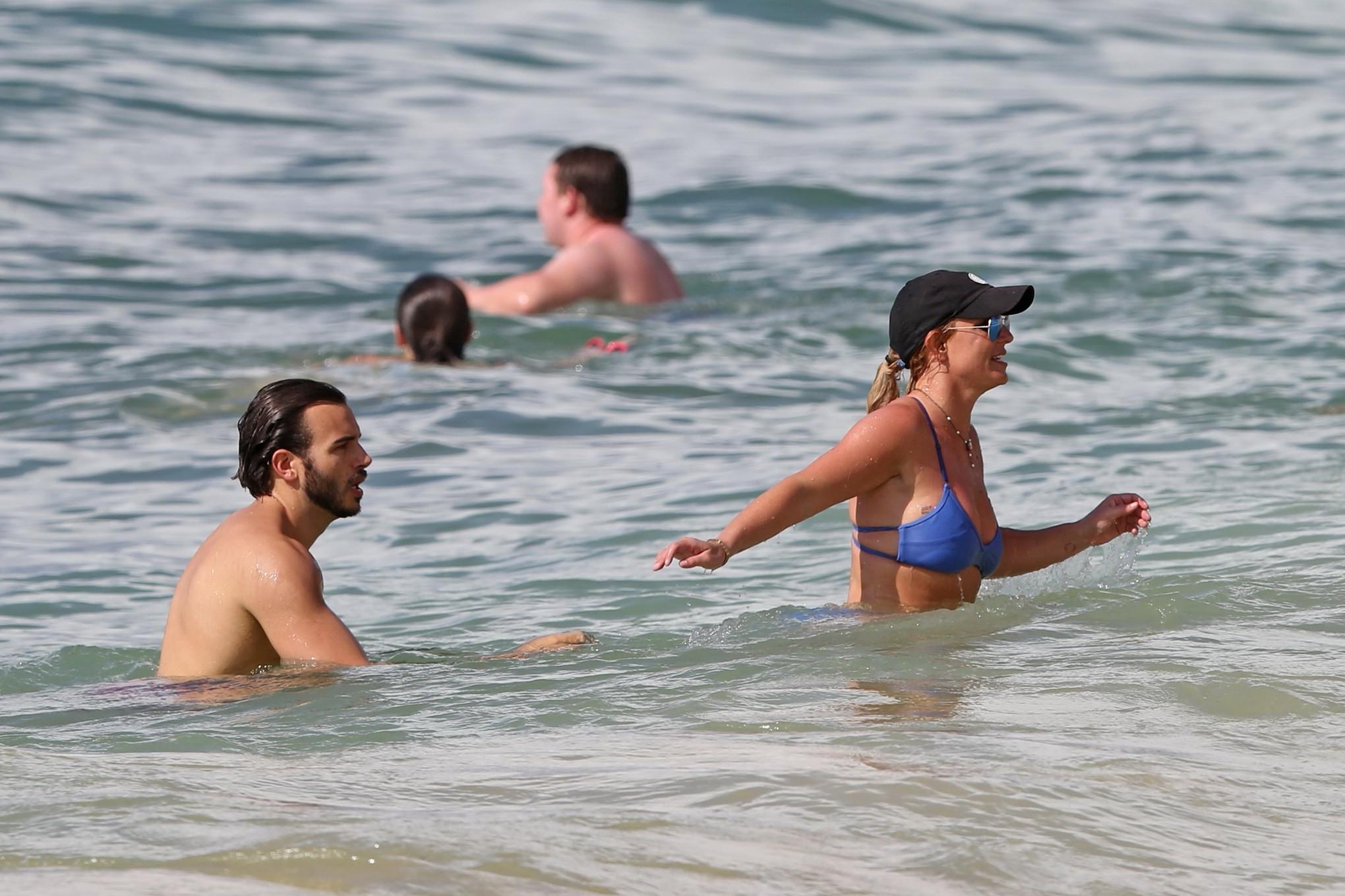 16P Britney Spears booty wearing skimpy blue bikini at the beach in Hawaii