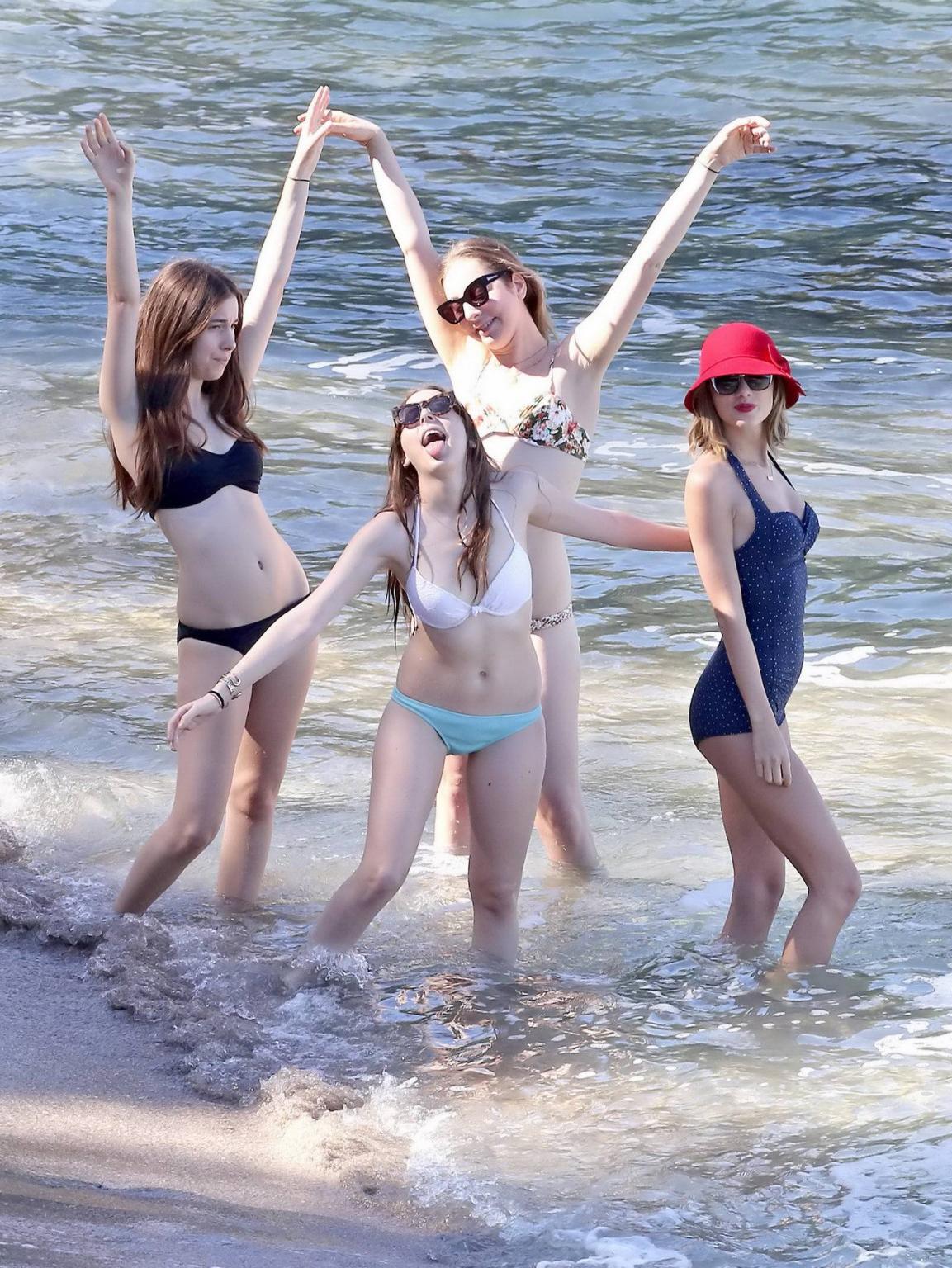 16P Taylor Swift looks hot in retro polka dot swimsuit at the beach in Maui