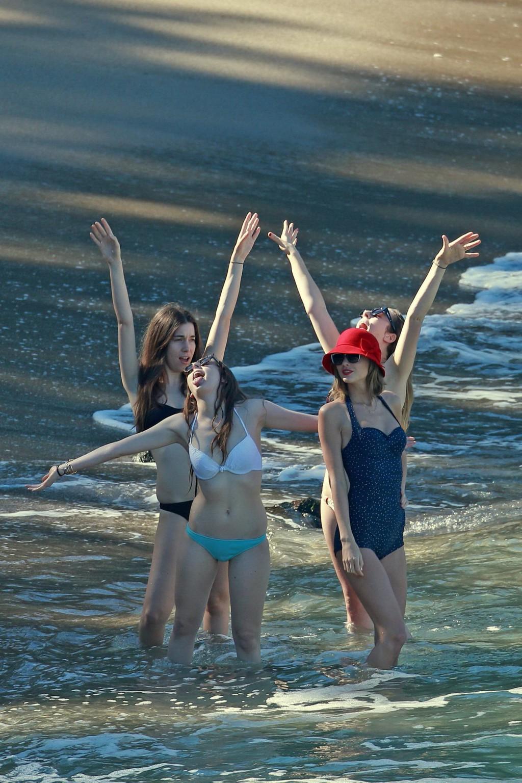 16P Taylor Swift looks hot in retro polka dot swimsuit at the beach in Maui