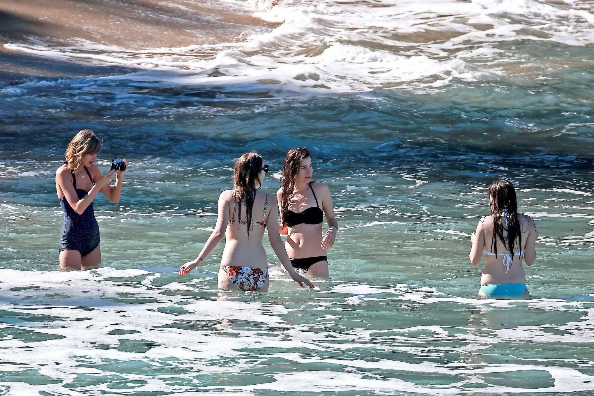 16P Taylor Swift looks hot in retro polka dot swimsuit at the beach in Maui
