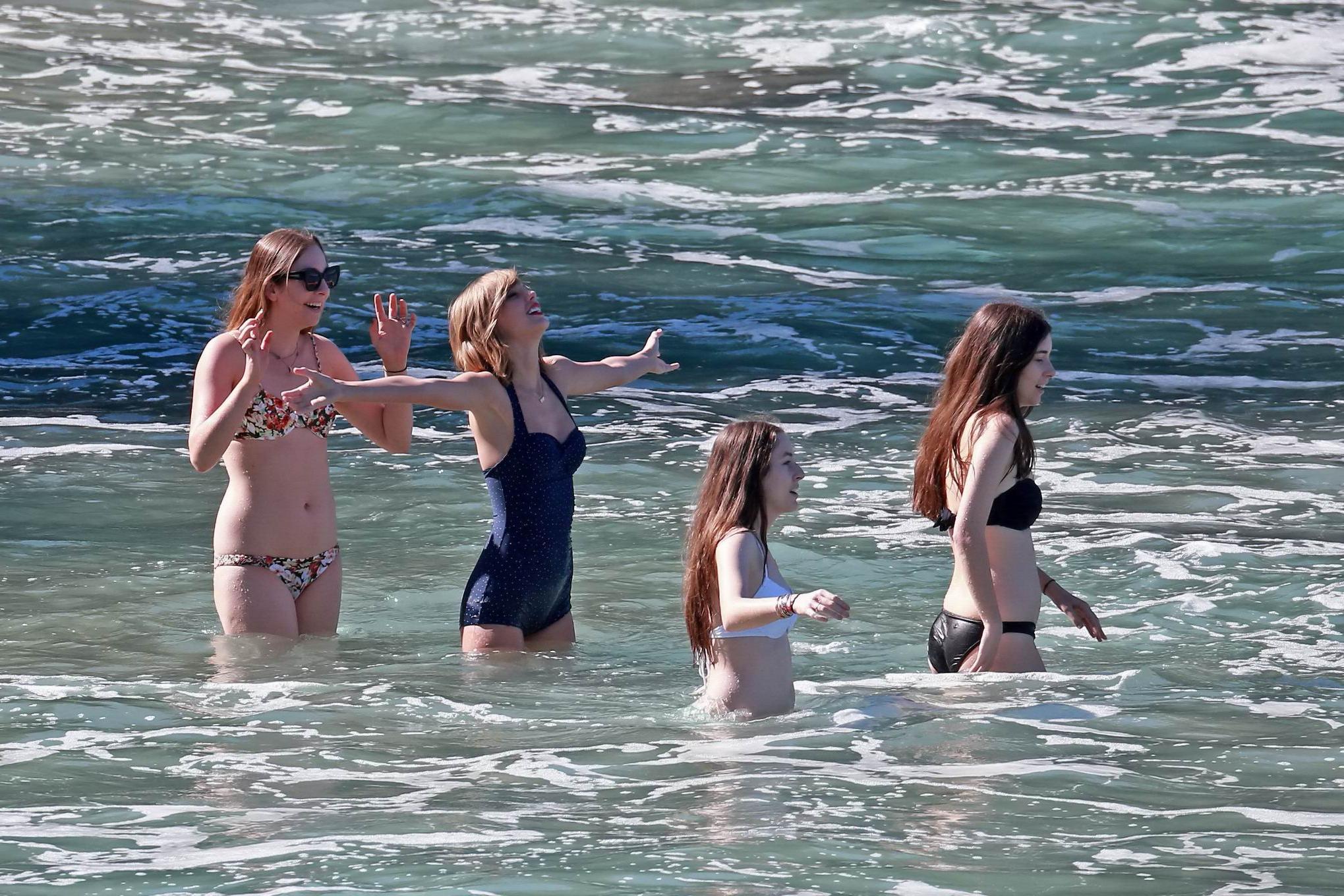 16P Taylor Swift looks hot in retro polka dot swimsuit at the beach in Maui