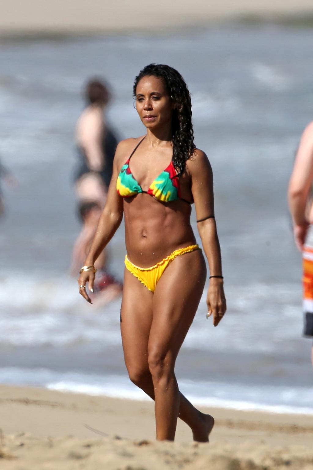 16P Jada Pinkett Smith shows off her booty wearing bikini on a Hawaiian beach