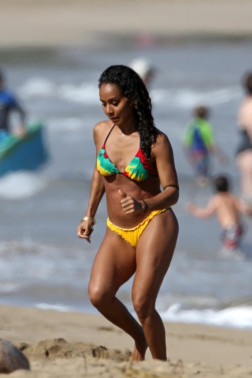 16P Jada Pinkett Smith shows off her booty wearing bikini on a Hawaiian beach