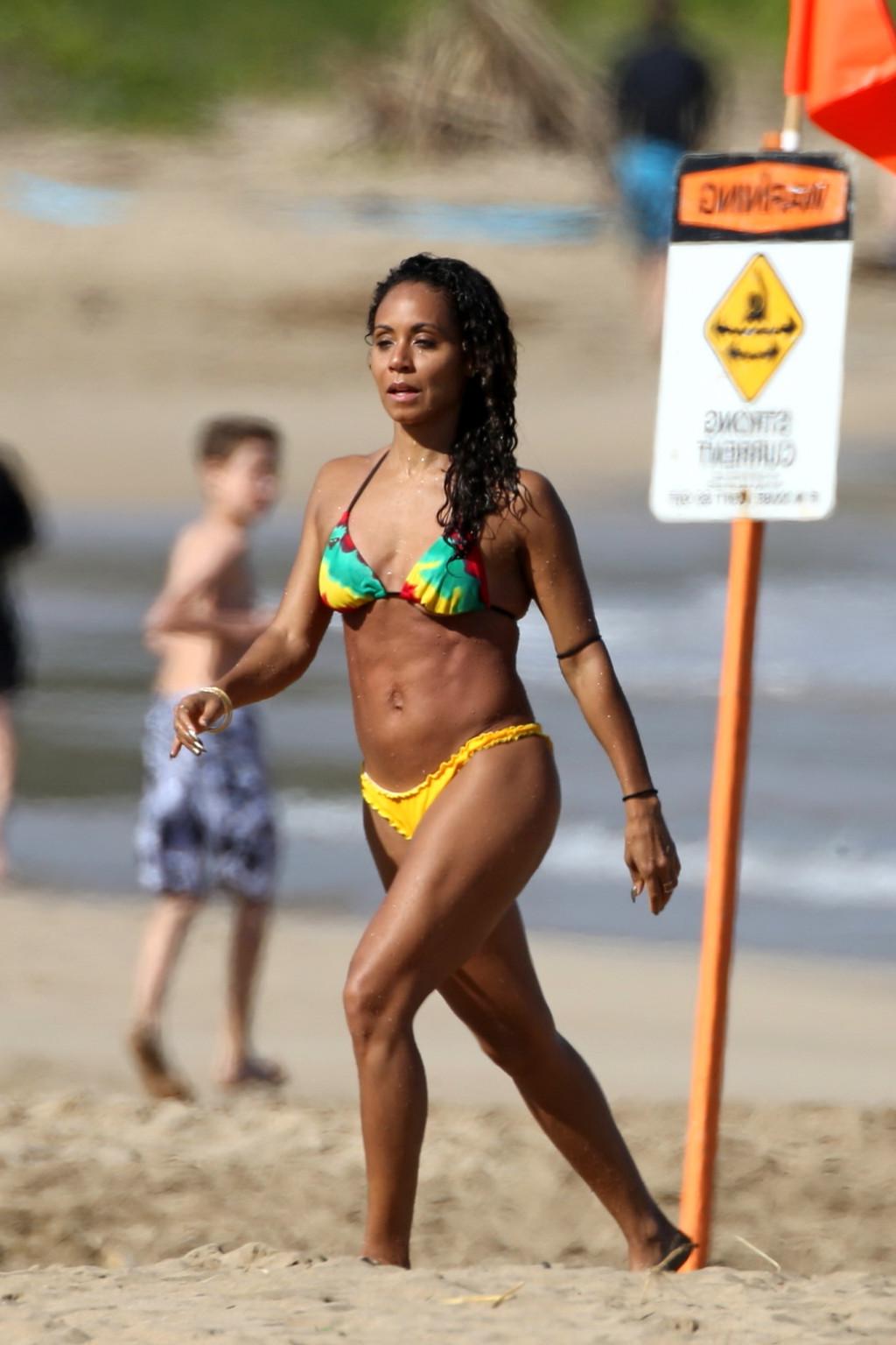 16P Jada Pinkett Smith shows off her booty wearing bikini on a Hawaiian beach