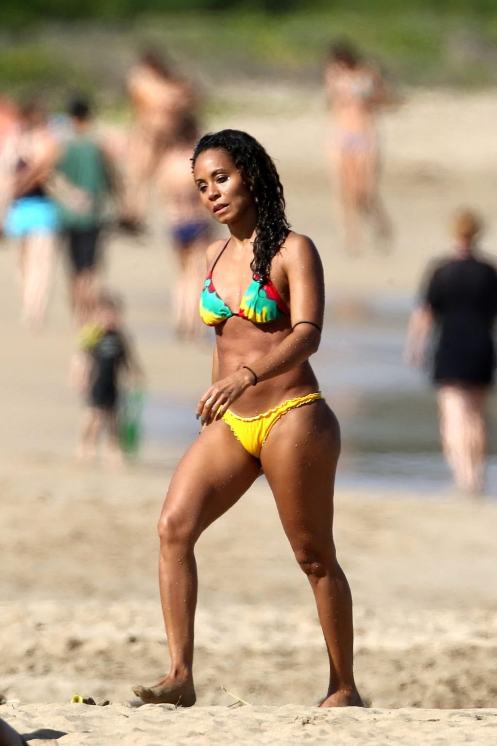 16P Jada Pinkett Smith shows off her booty wearing bikini on a Hawaiian beach