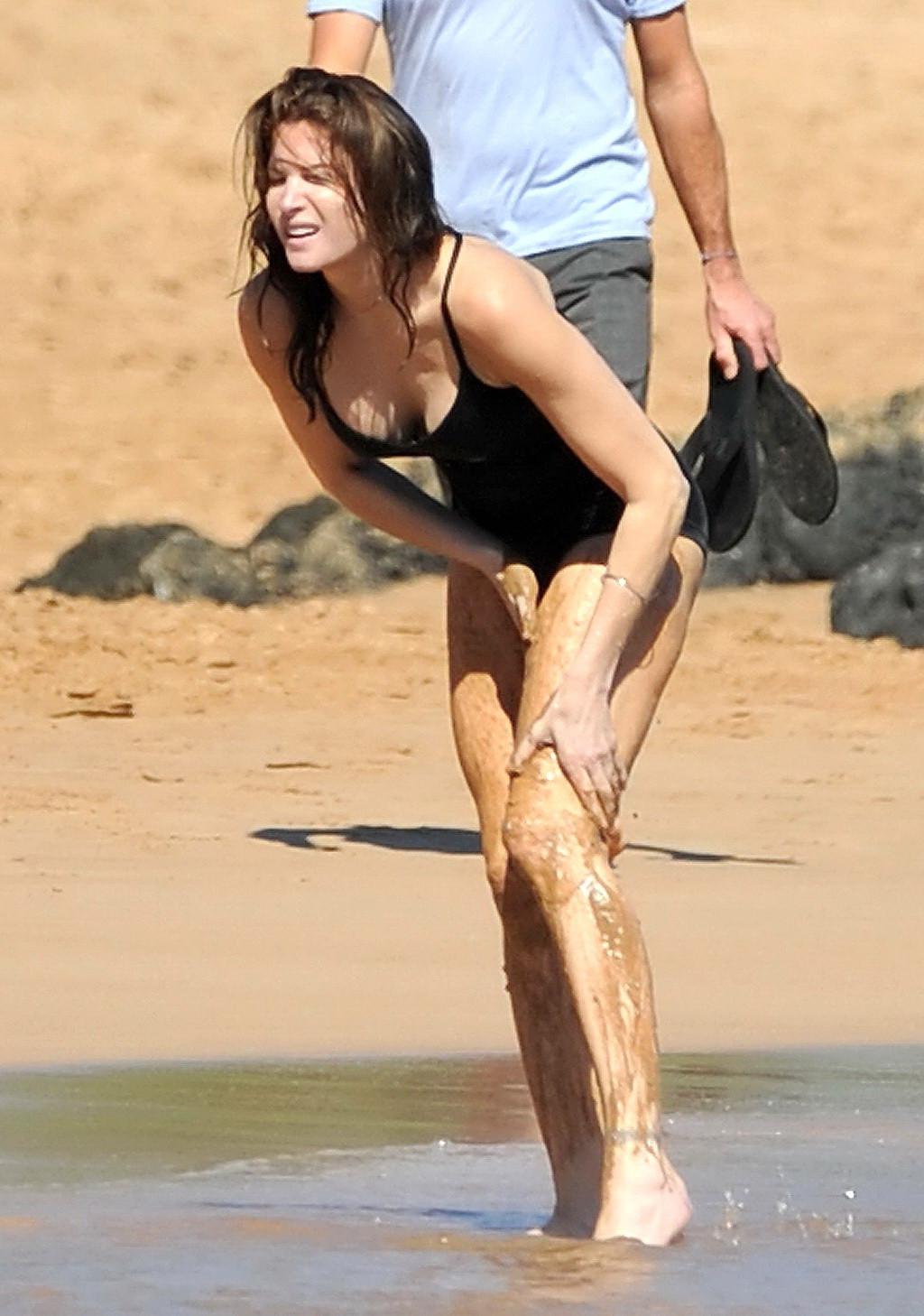 16P Stephanie Seymour shows off her curvy body wearing a black swimsuit on a Hawaiia