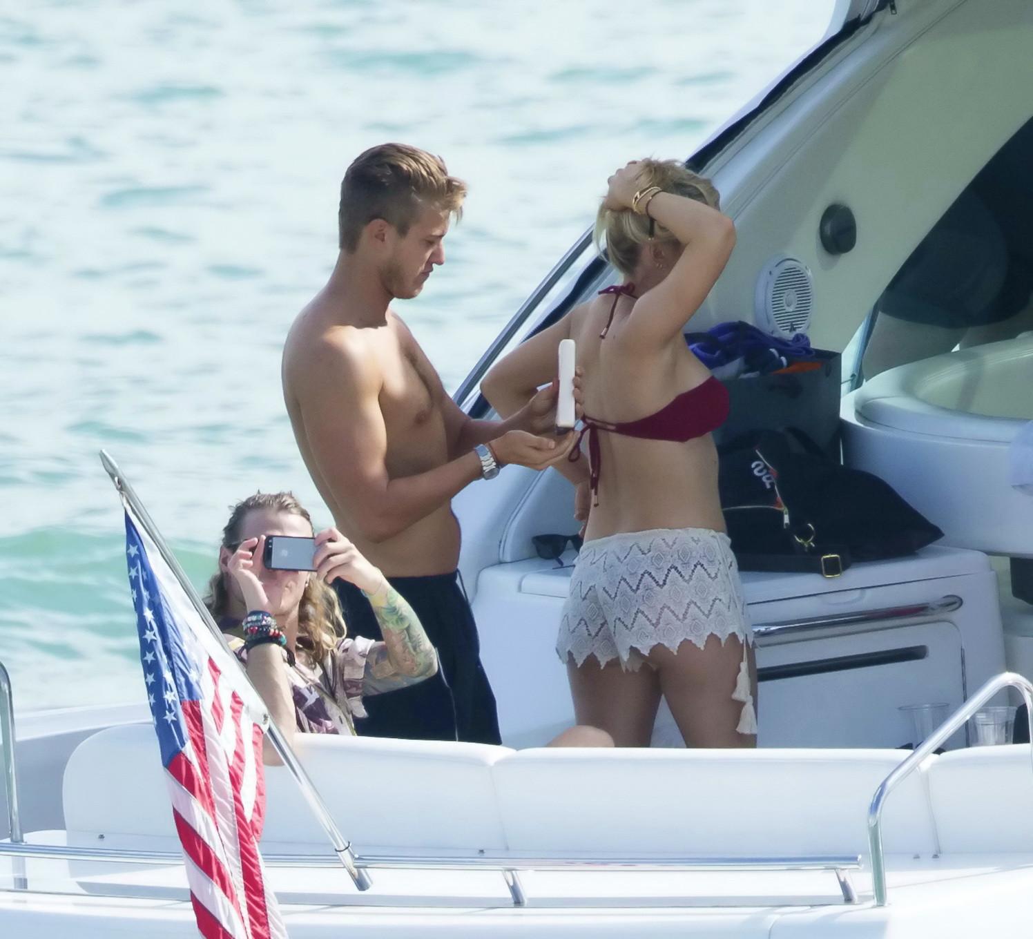 16P Ellie Goulding showing her ass in skimpy cherry colored bikini at the boat in Mi