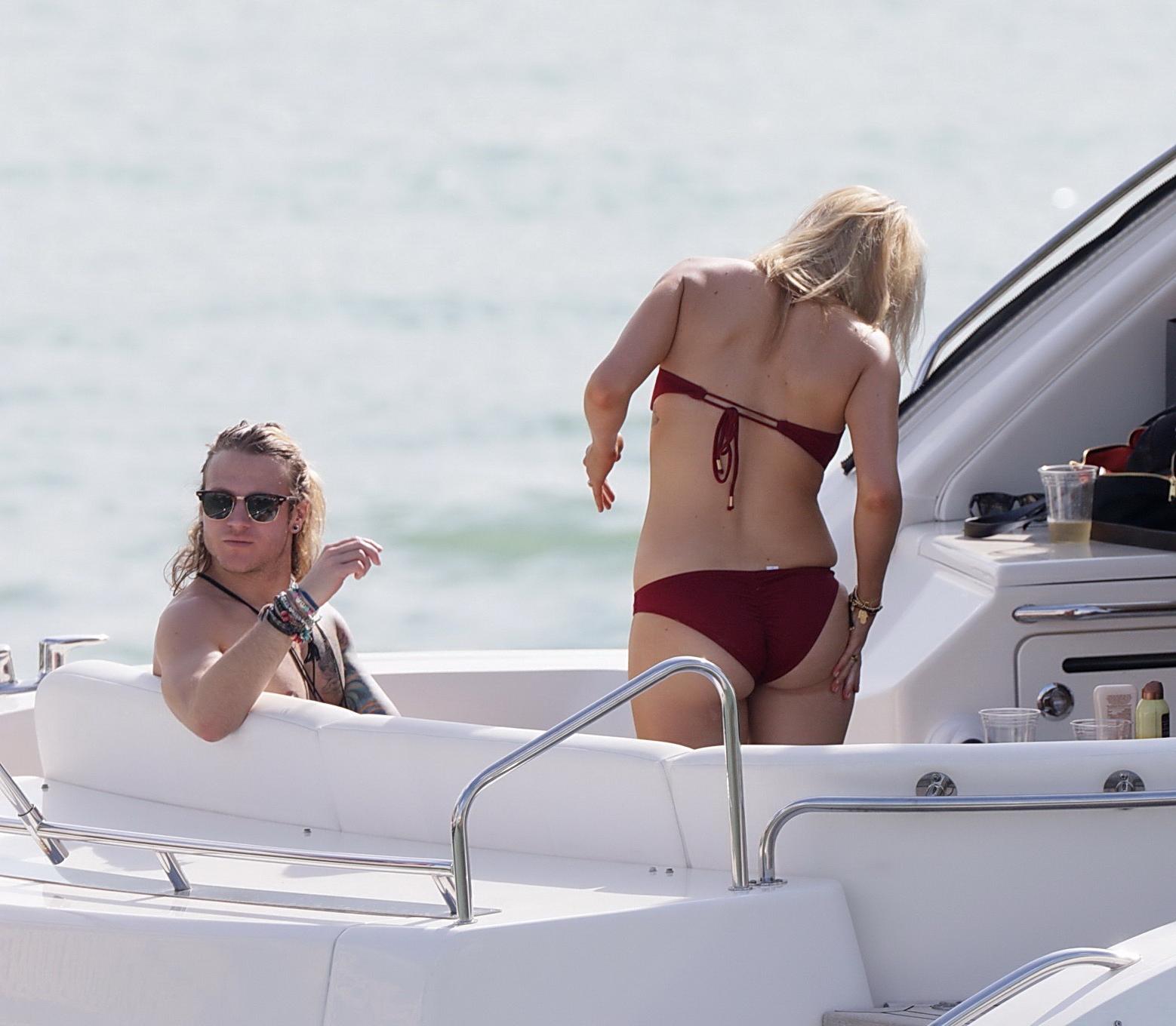 16P Ellie Goulding showing her ass in skimpy cherry colored bikini at the boat in Mi
