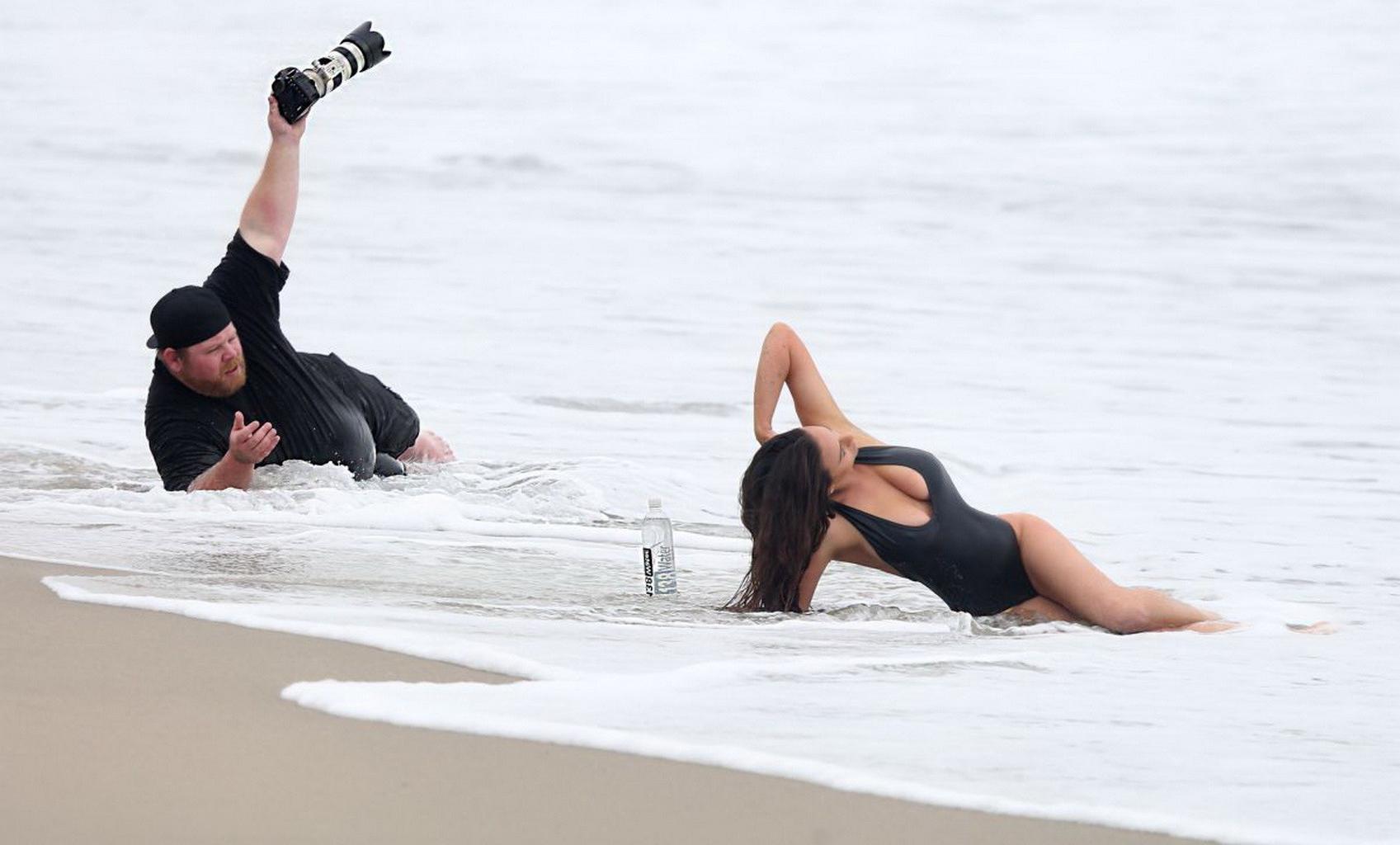 16P Kayla Swift shows sideboob and pokies in black swimsuit while freezing on the be