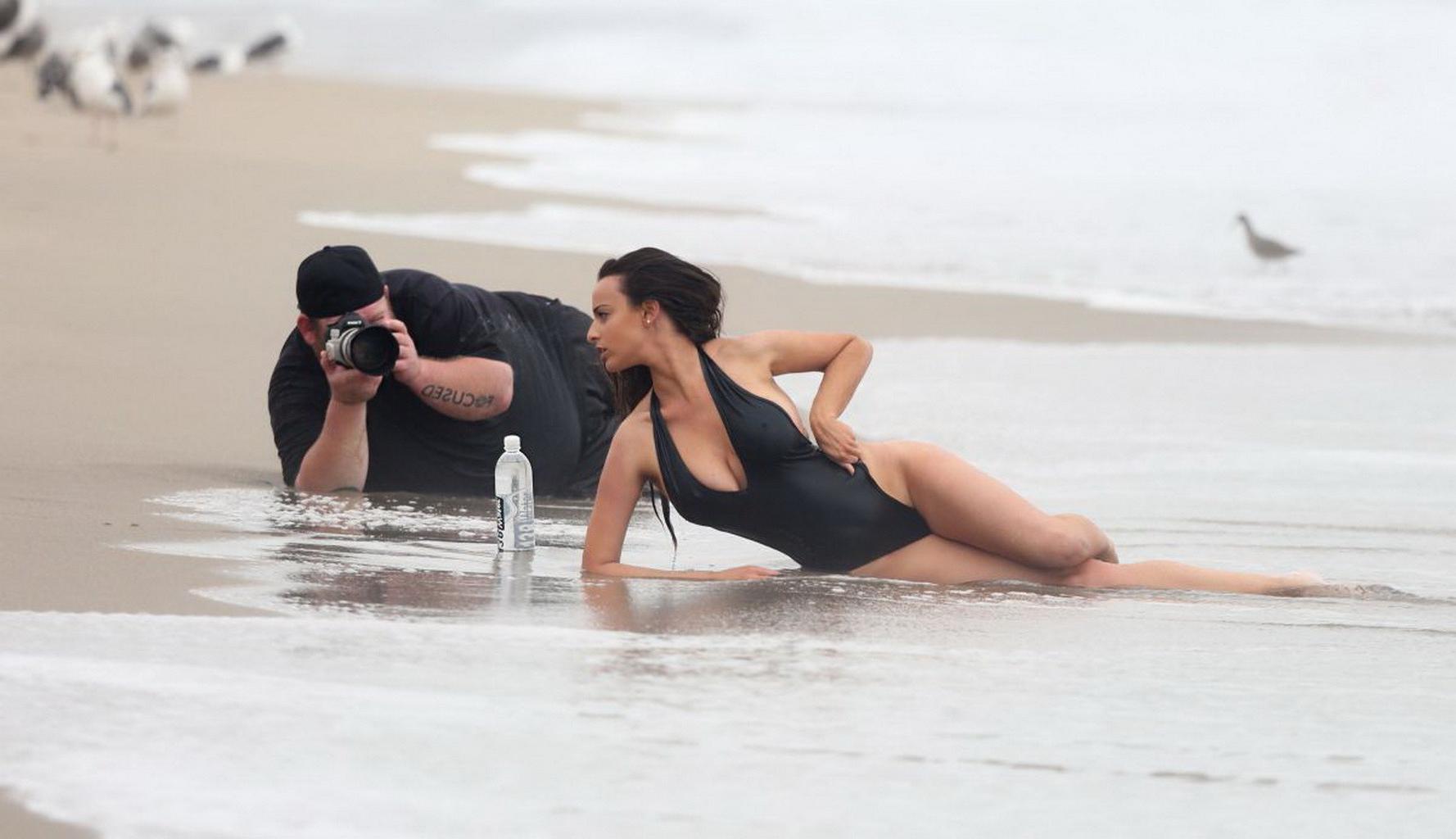16P Kayla Swift shows sideboob and pokies in black swimsuit while freezing on the be