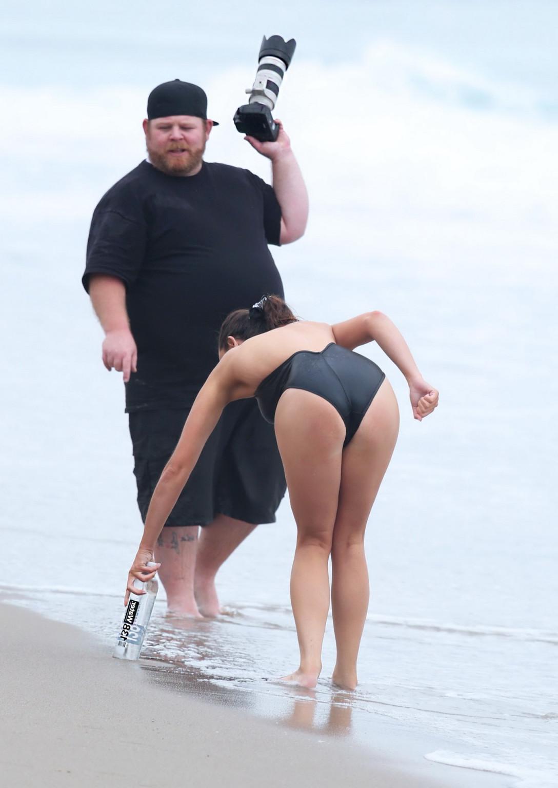 16P Kayla Swift shows sideboob and pokies in black swimsuit while freezing on the be