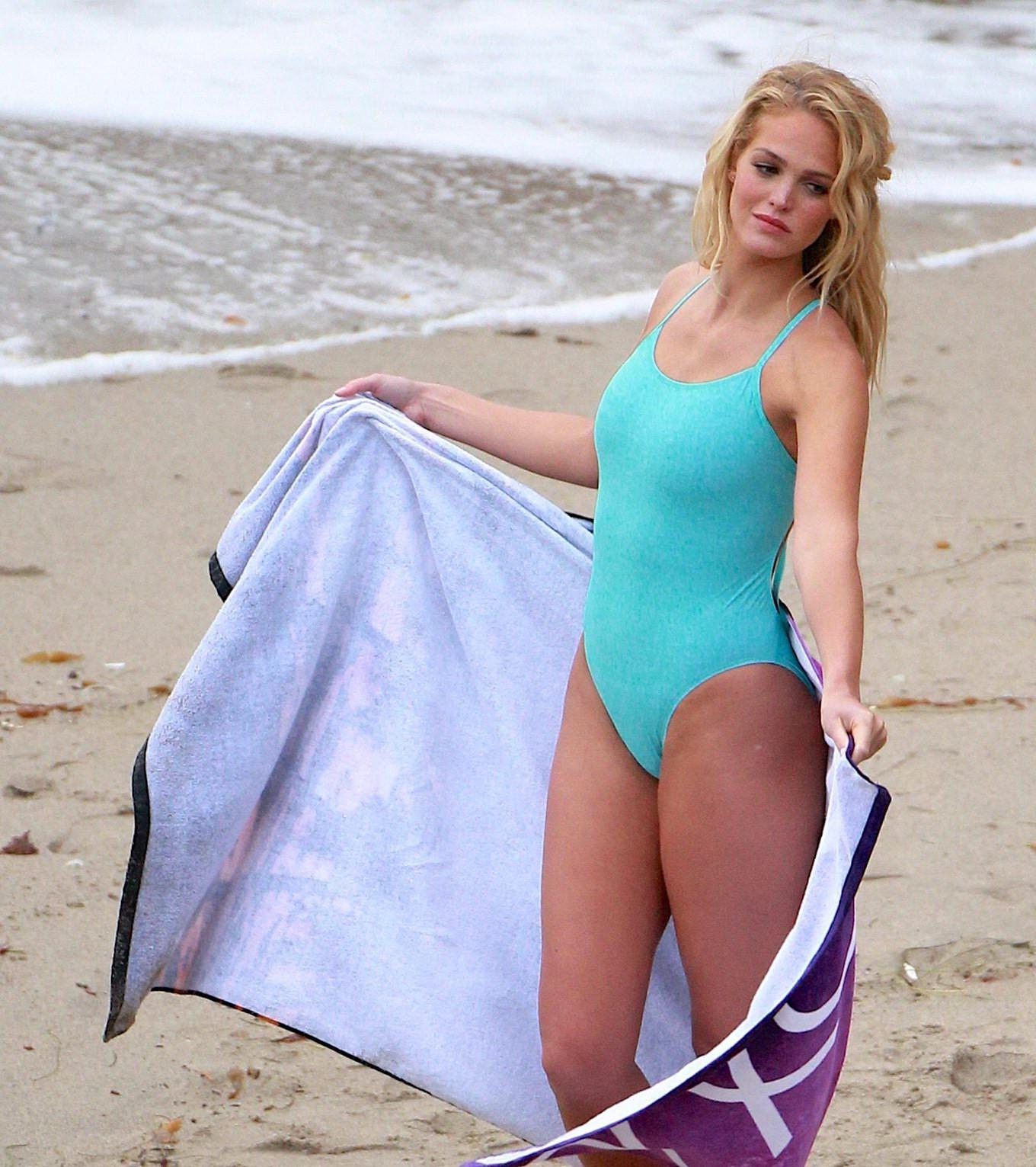 16P Erin Heatherton shows off her curvy body wearing a skyblue swimsuit at the photo
