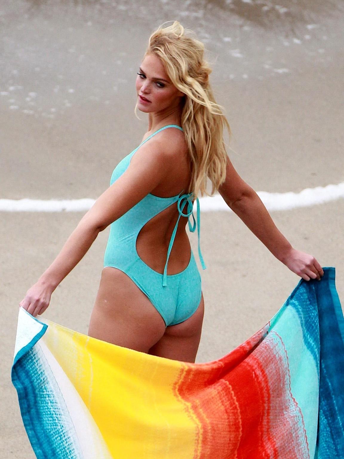 16P Erin Heatherton shows off her curvy body wearing a skyblue swimsuit at the photo