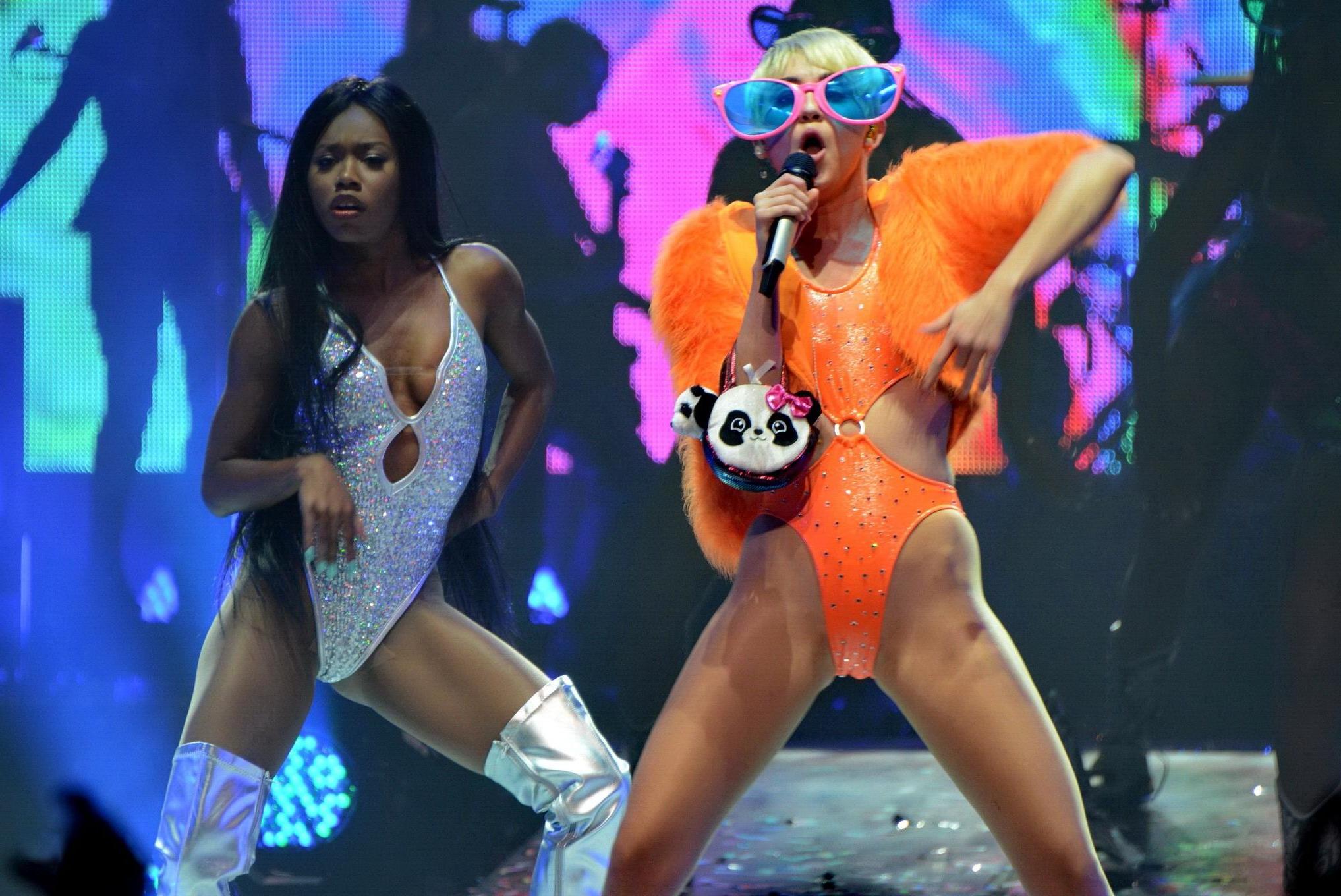 16P Miley Cyrus in an orange swimsuit performing at Bangerz Tour in San Juan Puerto 