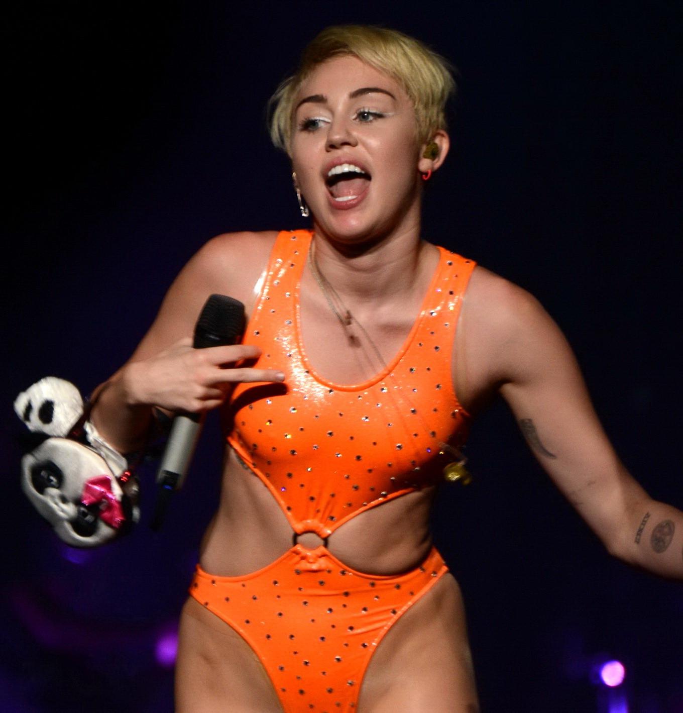 16P Miley Cyrus in an orange swimsuit performing at Bangerz Tour in San Juan Puerto 