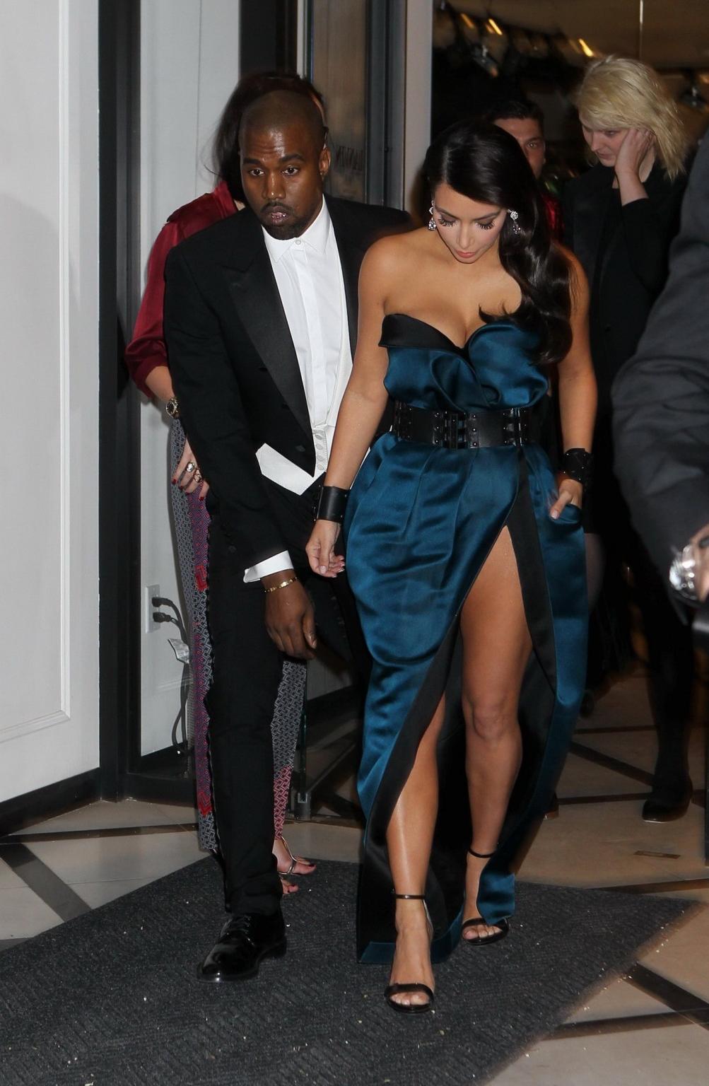 16P Kim Kardashian cleavy and leggy flashing her panties while leaving MET Costume I
