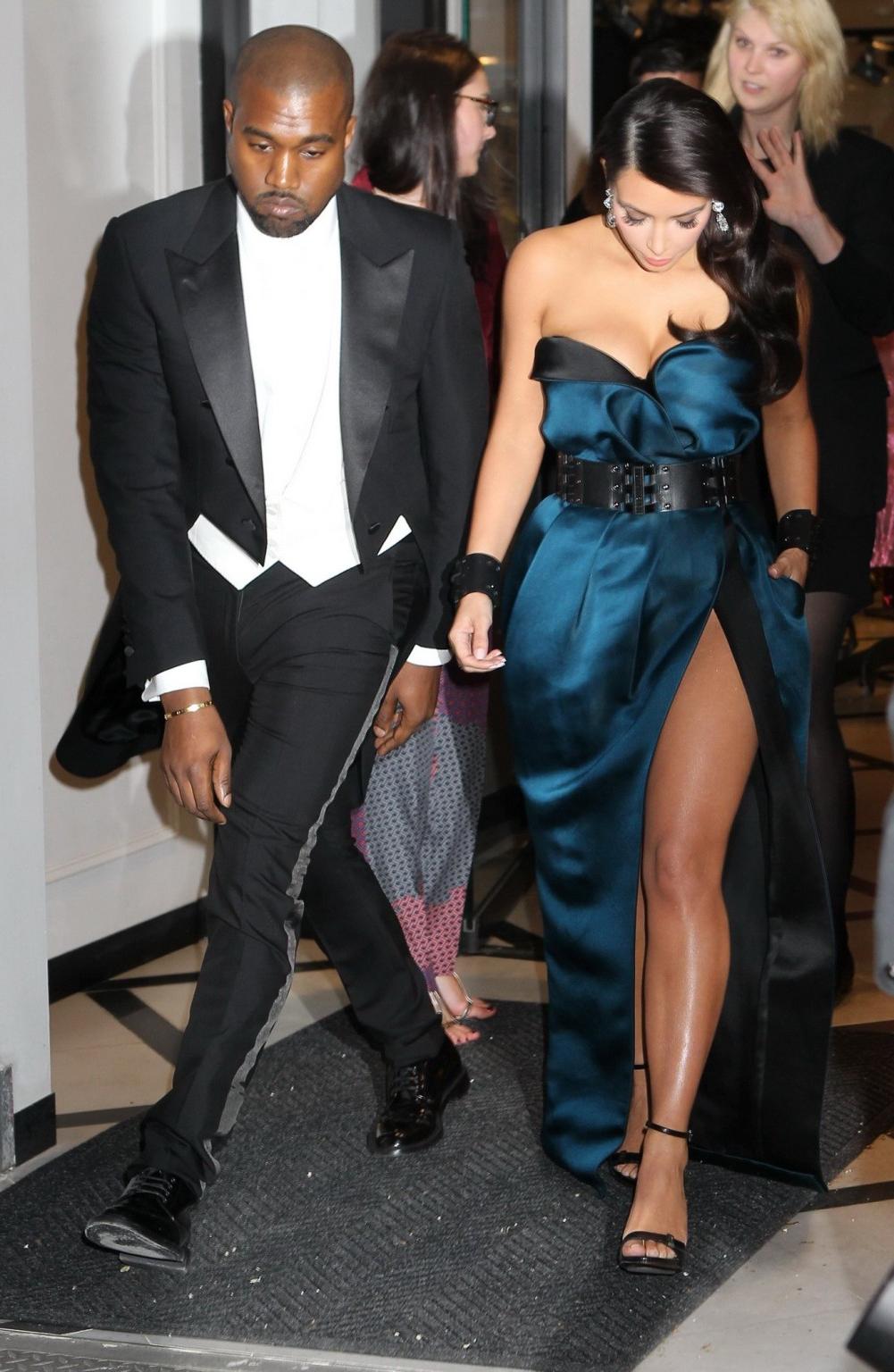 16P Kim Kardashian cleavy and leggy flashing her panties while leaving MET Costume I