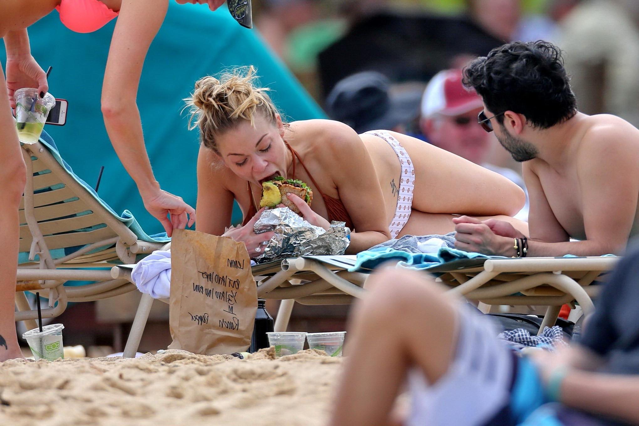 16P LeAnn Rimes in bikini tanning on a Hawaiian beach