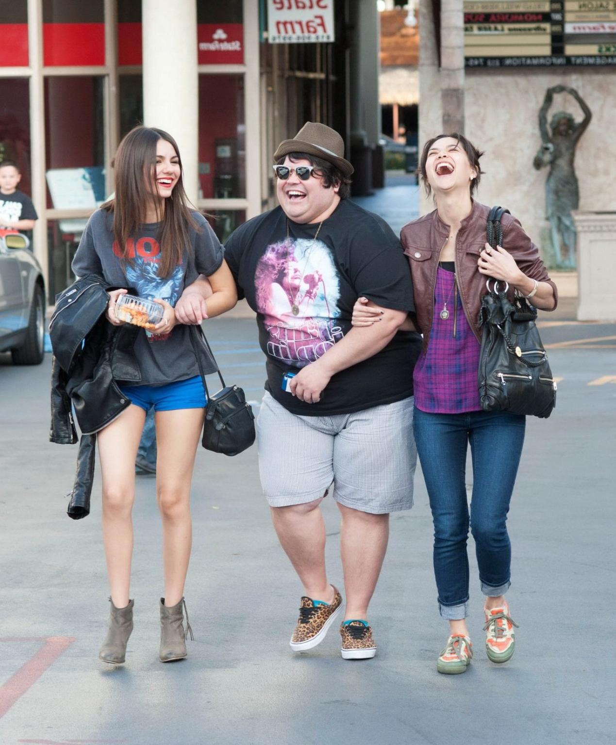 16P Victoria Justice shows off her legs and camel-toe wearing a blue shorts out for 