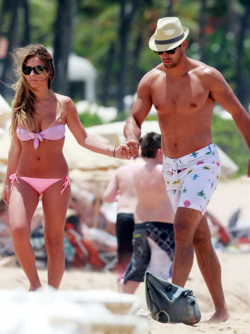 16P Jessie James busty wearing a tube bikini on a Hawaiian beach