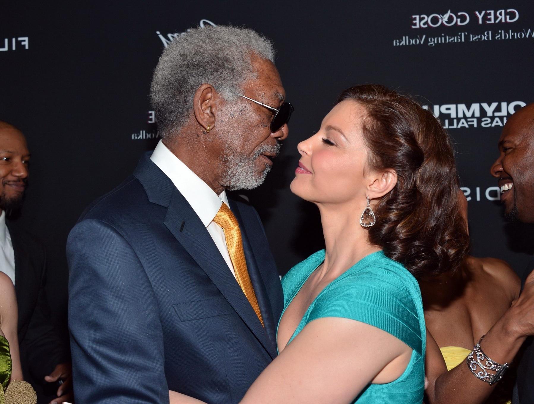 16P Ashley Judd showing huge cleavage in a short blue dress at the Olympus Has Falle