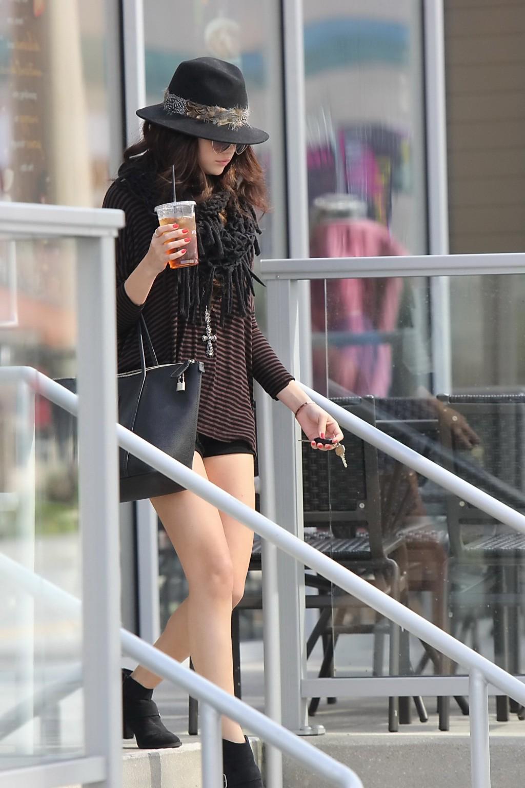10P Selena Gomez leggy wearing tiny shorts while leaving Panera Bread in Encino,LA