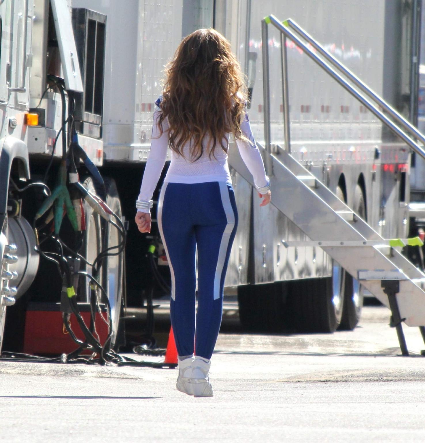 10P Jennifer Love Hewitt shows off her ass wearing a tight astronaut costume on 'The